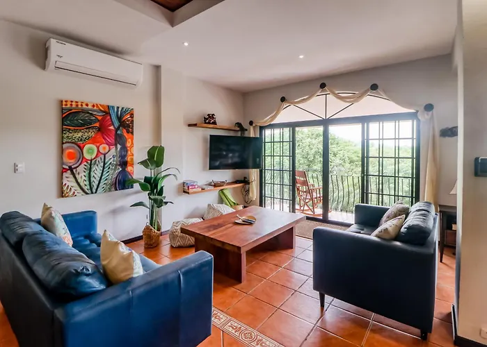 Shared Pool & Outdoor Kitchen: Flamingo Gem Hébergement de vacances *