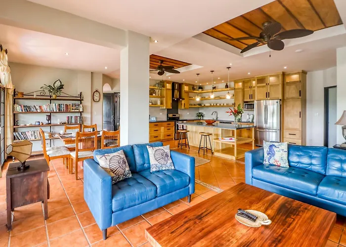 Shared Pool & Outdoor Kitchen: Flamingo Gem Hébergement de vacances Playa Flamingo