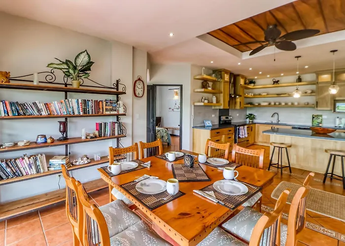 Shared Pool & Outdoor Kitchen: Flamingo Gem Hébergement de vacances Playa Flamingo