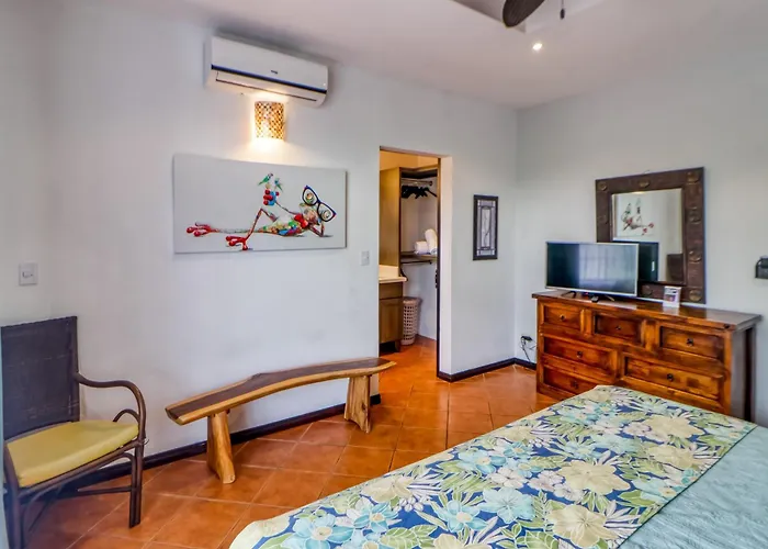 Shared Pool & Outdoor Kitchen: Flamingo Gem Playa Flamingo